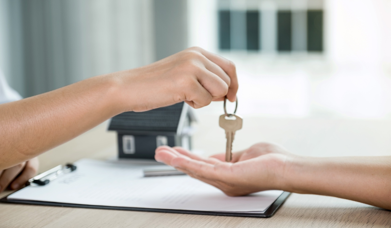¿Quién paga el seguro de hogar de alquiler? Guía completa